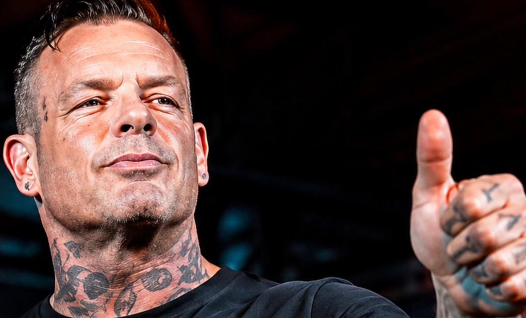 EL EXLUCHADOR Y MÚSICO VAMPIRO SE QUITA LA MÁSCARA PARA MOSTRAR “THE WORLD THROUGH MY EYES” EN EL FORO RED ACCESS
