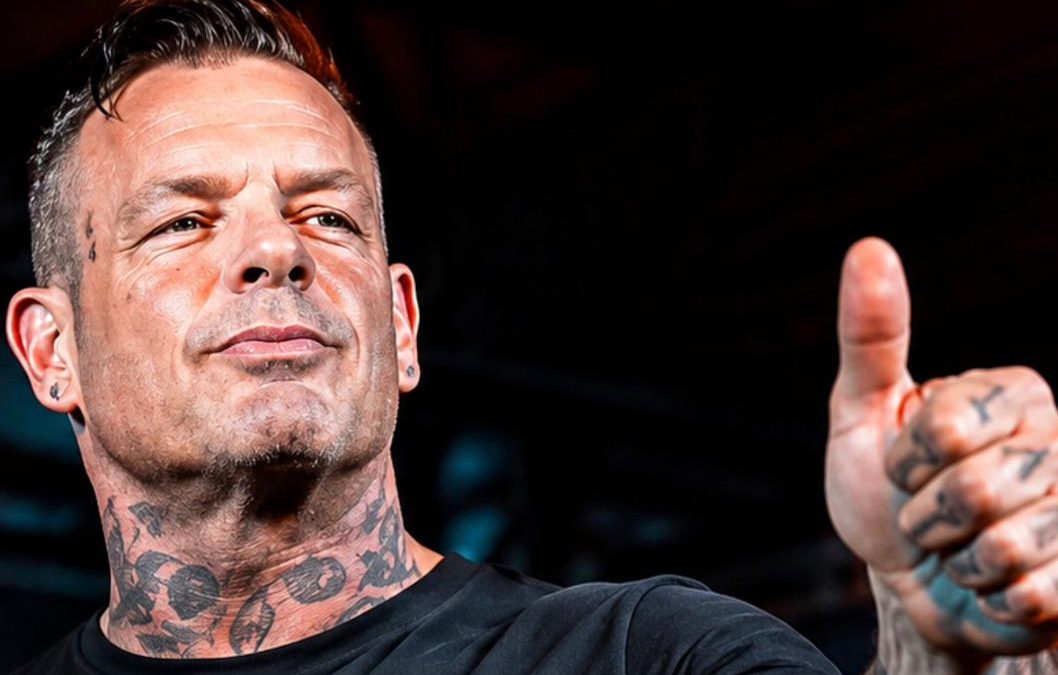 EL EXLUCHADOR Y MÚSICO VAMPIRO SE QUITA LA MÁSCARA PARA MOSTRAR “THE WORLD THROUGH MY EYES” EN EL FORO RED ACCESS
