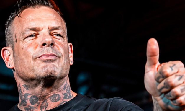 EL EXLUCHADOR Y MÚSICO VAMPIRO SE QUITA LA MÁSCARA PARA MOSTRAR “THE WORLD THROUGH MY EYES” EN EL FORO RED ACCESS
