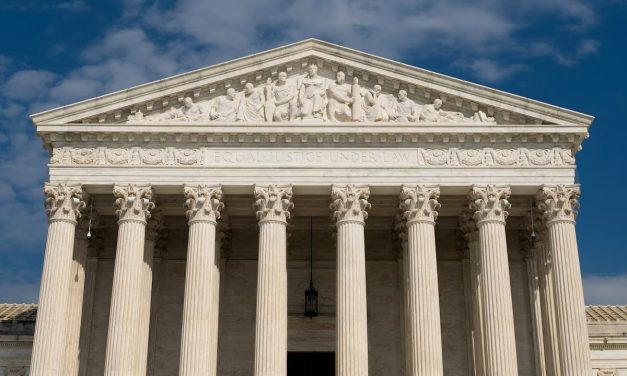 La Corte Suprema permite que Trump reanude la deportación de migrantes a países que no son los suyos.