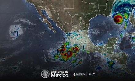 El huracán Simon se localiza a 335 km al sur de Manzanillo, Colima