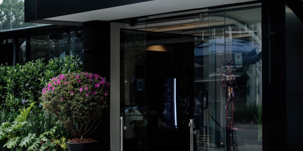Encanto Fuego & Mar cumple su primer año en Polanco con una propuesta renovada de alquimia culinaria y cocina multisensorial