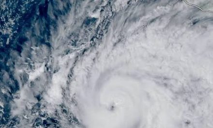 Vance permanece como tormenta tropical, a 470 km al suroeste de Manzanillo