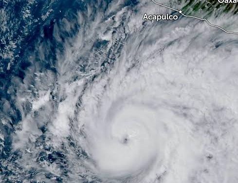 Vance permanece como tormenta tropical, a 470 km al suroeste de Manzanillo