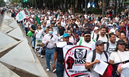 Rebelión en el IMSS: Médicos y enfermeras rechazan aumento salarial del 2.9% y desbordan las calles
