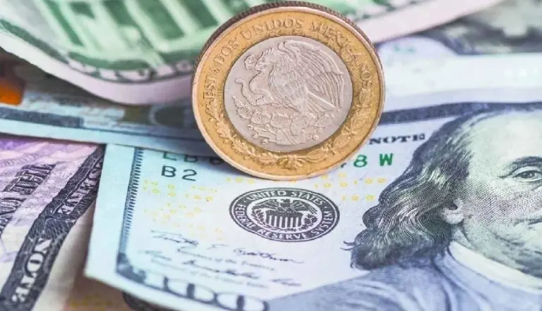 Peso mexicano se aprecia frente al dólar