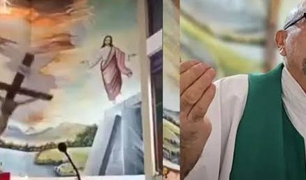 Sacerdote muere en misa en Ecuador: cae cruz gigante en vivo