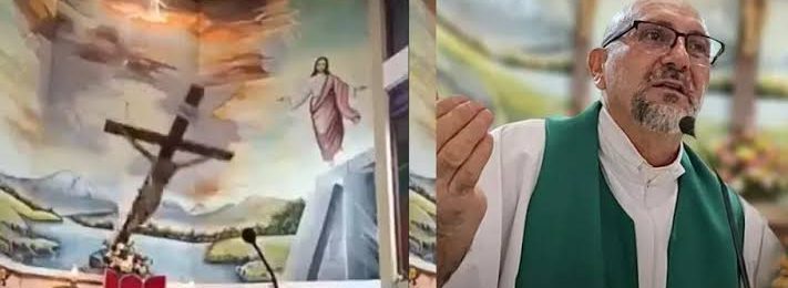 Sacerdote muere en misa en Ecuador: cae cruz gigante en vivo