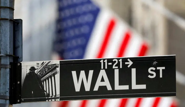 Acciones de IA caen 2.7% en Wall Street ante dudas del sector