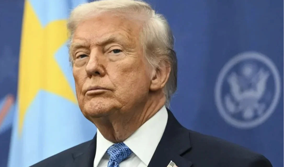 Aprobación de Trump se hunde a semanas de las intermedias
