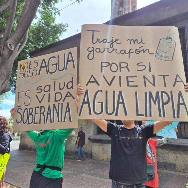 Agua limpia en Guadalajara: 5 mil marchan contra la represión